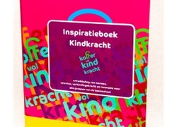 Leerlingen overhandigen eerste Inspiratieboek Kindkracht