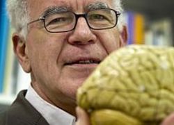 Prof. dr. Dick Swaab, hersenwetenschapper en auteur van Wij zijn ons brein gaat in gesprek met scholieren