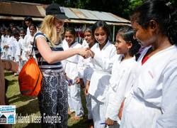 Leerlingen Vincet van Gogh voor Fietsen voor een huis van Wereldfoundation naar Bangladesh