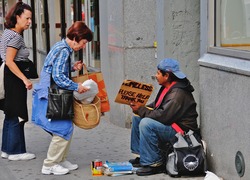 Normal_helping_the_homeless