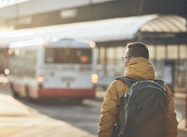 Scholen in Flevoland willen dat ouders zelf gaan klagen over de busvertragingen
