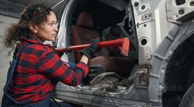 Carousel_woman-auto-mechanic-repairing-vehicle-in-car-repai-2023-11-27-05-31-10-utc
