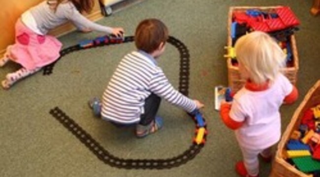 Carousel_kinderen_opvang_creche_spelen_speelgoed_trein_kinderopvang