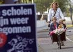 Normal_verkeer_veiligheid_moeder_fiets