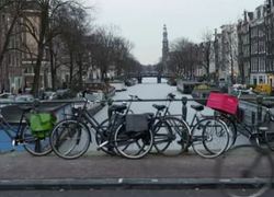 Normal_amsterdam__fietsen__gracht__fiets