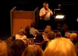 Normal_docent_dia_show_college_zaal_studenten