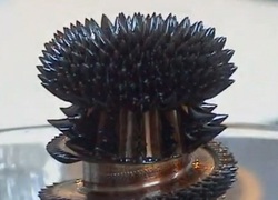 Normal_ferrofluid_technologie_nano_magnetisme