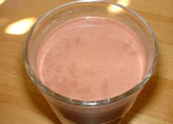 Normal_chocolademelk_drank_drinken_glas_800px-new_chocolate_milk_wiki_-c_