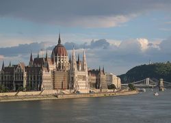 Normal_hongarije_parlement_regering_800px-budapest_parlament_rotated_wiki_-c_