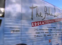 Leerlingen Corderius College maken nummer en clip in John Lennon-bus Leerlingen Corderius College maken nummer en clip in John Lennon-bus