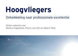 Uitreiking eerste exemplaar boek Hoogvliegers in Rotterdam