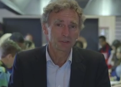 Paul Rosenmöller neemt kijkje op Sint-Janslyceum Paul Rosenmöller neemt kijkje op Sint-Janslyceum