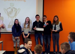 De winnende scholieren De winnende scholieren