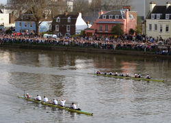 Normal_800px-finish_of_2007_oxford-cambridge_boat_race