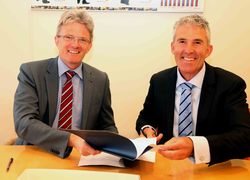 Normal_foto_ondertekening_convenant_belastingdienst