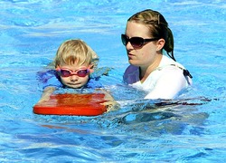 Normal_swimming-286211_640