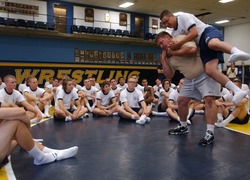 Normal_us_navy_090807-n-3857r-019_plebes_from_the_u.s._naval_academy_receive_basic_martial_arts_instruction_during_plebe_summer_training
