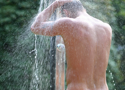 Normal_guy_under_shower