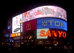 Normal_piccadilly_circus_at_night