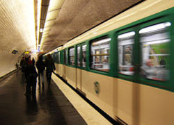Normal_250px-paris_metro_station_andre_citroen