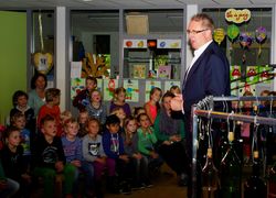 Normal_wethouder_gerrit_spelt_geeft_aftrap_afvalvrije_scholen_in_lopik