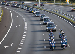 Normal_convoy_of_mh-17_victims_on_the_highway
