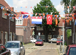 Normal_turkish_dutch_flag_football