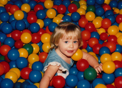 Normal_baby_in_ball_pit