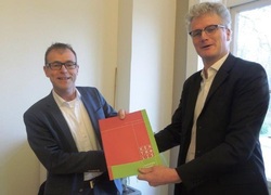 Bestuurders van Kentalis en Talant (Zorggroep Alliade) tekenen samenwerking Bestuurders van Kentalis en Talant (Zorggroep Alliade) tekenen samenwerking