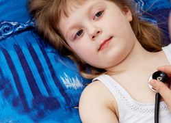 Normal_copyright_stockfreeimages_griep_ziek_kind_bed_huisarts