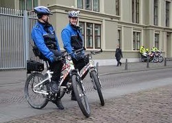 Normal_normal_politie_te_fiets