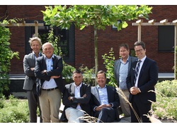 Op de foto in de ziet u van links naar rechts:  ·         Martin Knook, projectleider V&I Educatie  ·         Bert Noteboom, vertrouwenspersoon   ·         Lenard Prins, managing director Restment   ·         Léon Frantzen, manager Driestar onderw