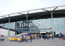 Normal_amsterdam_schiphol_airport_entrance