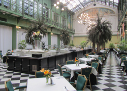Hotel Krasnapolsky in Amsterdam waar UvA feestdiner wil organiseren Hotel Krasnapolsky in Amsterdam waar UvA feestdiner wil organiseren