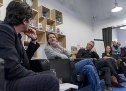 Leeslijstdebat in Bibliotheek AanZet met v.l.n.r. Oscar Kocken, Christiaan Weijts, Alex Boogers en Esther Op de Beek. Foto: Kees Dijkman