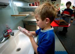 Normal_handen_wassen__kind__hygi_ne__zeep__handen