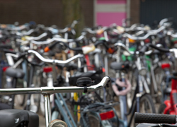 Normal_fietsen_schoolplein