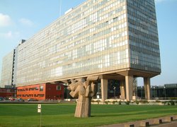 Normal_tue_technische_universiteit_eindhoven_-_by_lempkesfabriek__own_work___cc_by-sa_3.0___via_wikimedia_commons