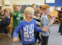 Normal_muzikaletussendoortjesindeklas_kunstgebouw