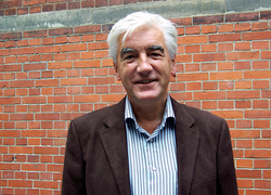 Max van den Berg hoogleraar honorair aan de RuG, foto: Richard Broekhuijzen