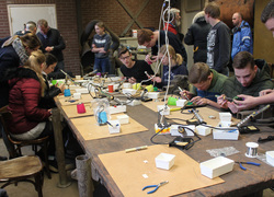 Vmbo-leerlingen Assink college ontdekken techniek op Techniekdag ROC van Twente