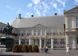 Koningin Máxima opent symposium over muziekonderwijs op Paleis Noordeinde 