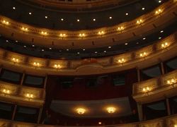 Normal_opera_theater