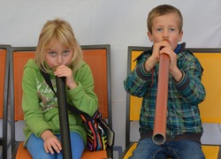 Normal_muziek_kinderen_didgeridoo_muziekinstrument