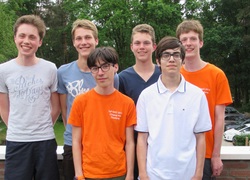 Wiskundetalenten (achter v.l.n.r) Ward, Nils, Matthijs, Wietze (voor v.l.n.r.) Levi en Gabriel.