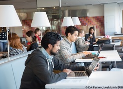 Meer dan duizend Erasmusstudenten trainen academische vaardigheden online, foto: Eric Fecken, beeldbank EUR