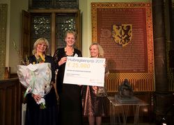 Vlnr: KNAW-voorzitter José van Dijck, prof. dr. Jolanda de Vries en minister Bussemaker, foto: Roemer Overdiep