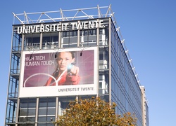 Kritiek technologiebedrijven op Universiteit Twente die niet verder wil groeien Kritiek technologiebedrijven op Universiteit Twente die niet verder wil groeien