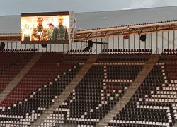 Videoclip Horizon College met Lange Frans in première in AZ-stadion