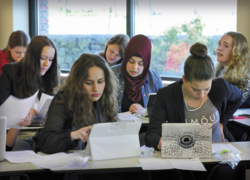 Groningse mbo-studenten krijgen studiehulp via een app Mr. Chadd Groningse mbo-studenten krijgen studiehulp via een app Mr. Chadd